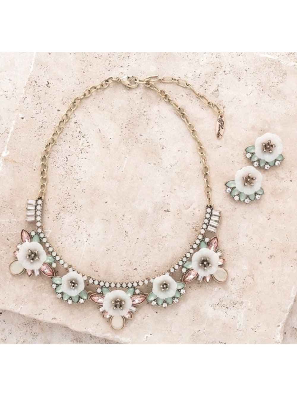 NEW Elegant Floral Necklace and Earring Set